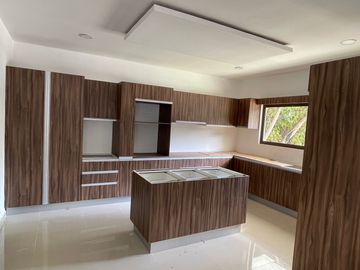 SE VENDE HERMOSA CASA CON ALBERCA EN PLAYA DEL CARMEN DE ENTREGA INMEDIATA A 7 MINUTOS DE LA PLAYA