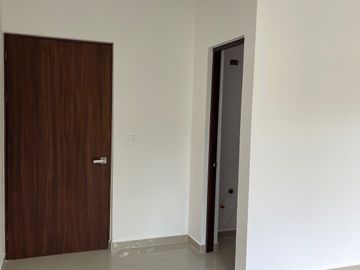 SE VENDE HERMOSA CASA CON ALBERCA EN PLAYA DEL CARMEN DE ENTREGA INMEDIATA A 7 MINUTOS DE LA PLAYA