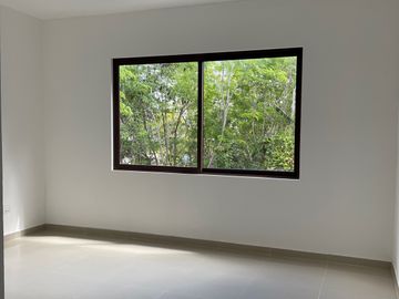 SE VENDE HERMOSA CASA CON ALBERCA EN PLAYA DEL CARMEN DE ENTREGA INMEDIATA A 7 MINUTOS DE LA PLAYA