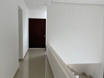 SE VENDE HERMOSA CASA CON ALBERCA EN PLAYA DEL CARMEN DE ENTREGA INMEDIATA A 7 MINUTOS DE LA PLAYA