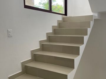 SE VENDE HERMOSA CASA CON ALBERCA EN PLAYA DEL CARMEN DE ENTREGA INMEDIATA A 7 MINUTOS DE LA PLAYA