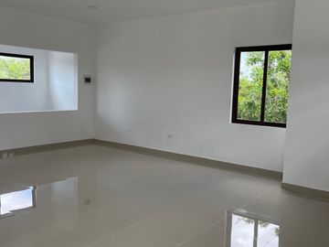SE VENDE HERMOSA CASA CON ALBERCA EN PLAYA DEL CARMEN DE ENTREGA INMEDIATA A 7 MINUTOS DE LA PLAYA