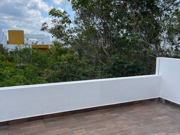 SE VENDE HERMOSA CASA CON ALBERCA EN PLAYA DEL CARMEN DE ENTREGA INMEDIATA A 7 MINUTOS DE LA PLAYA