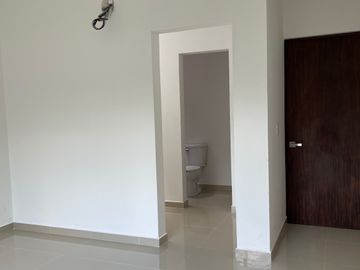 SE VENDE HERMOSA CASA CON ALBERCA EN PLAYA DEL CARMEN DE ENTREGA INMEDIATA A 7 MINUTOS DE LA PLAYA