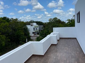 SE VENDE HERMOSA CASA CON ALBERCA EN PLAYA DEL CARMEN DE ENTREGA INMEDIATA A 7 MINUTOS DE LA PLAYA