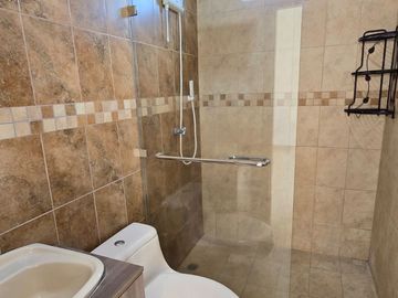 Vendo Moderna Casa en Ciudadela Guayacanes 2 Plantas en Sector Cerrado