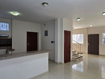 Vendo Moderna Casa en Ciudadela Guayacanes 2 Plantas en Sector Cerrado