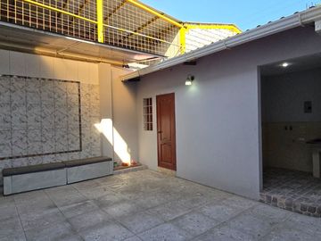 Vendo Moderna Casa en Ciudadela Guayacanes 2 Plantas en Sector Cerrado