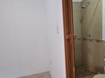Vendo Moderna Casa en Ciudadela Guayacanes 2 Plantas en Sector Cerrado