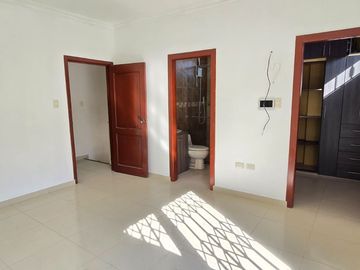 Vendo Moderna Casa en Ciudadela Guayacanes 2 Plantas en Sector Cerrado