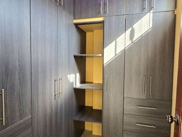 Vendo Moderna Casa en Ciudadela Guayacanes 2 Plantas en Sector Cerrado
