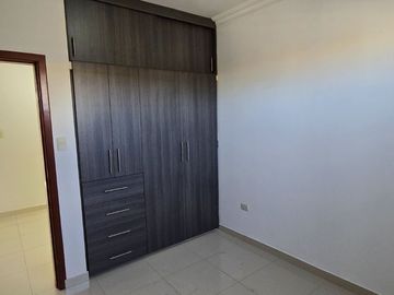 Vendo Moderna Casa en Ciudadela Guayacanes 2 Plantas en Sector Cerrado