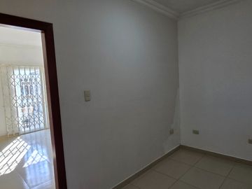 Vendo Moderna Casa en Ciudadela Guayacanes 2 Plantas en Sector Cerrado