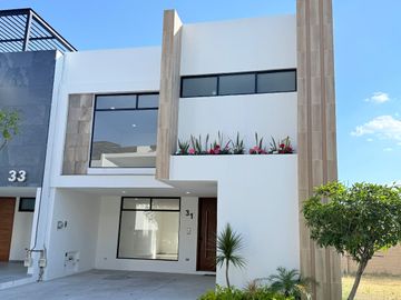 CASA SEMINUEVA EN VENTA EN PARQUE VERACRUZ LOMAS DE ANGELÓPOLIS PUEBLA CHOLULA