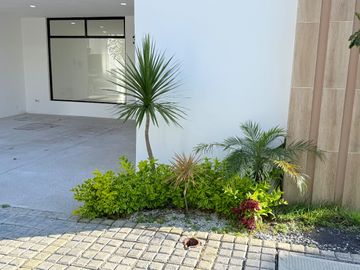 CASA SEMINUEVA EN VENTA EN PARQUE VERACRUZ LOMAS DE ANGELÓPOLIS PUEBLA CHOLULA