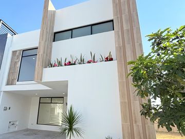 CASA SEMINUEVA EN VENTA EN PARQUE VERACRUZ LOMAS DE ANGELÓPOLIS PUEBLA CHOLULA
