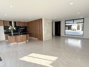 CASA SEMINUEVA EN VENTA EN PARQUE VERACRUZ LOMAS DE ANGELÓPOLIS PUEBLA CHOLULA