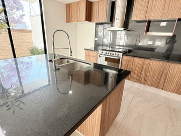 CASA SEMINUEVA EN VENTA EN PARQUE VERACRUZ LOMAS DE ANGELÓPOLIS PUEBLA CHOLULA