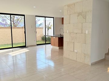 CASA SEMINUEVA EN VENTA EN PARQUE VERACRUZ LOMAS DE ANGELÓPOLIS PUEBLA CHOLULA
