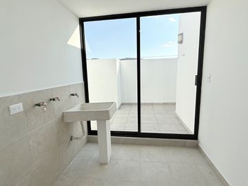 CASA SEMINUEVA EN VENTA EN PARQUE VERACRUZ LOMAS DE ANGELÓPOLIS PUEBLA CHOLULA