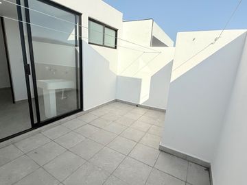 CASA SEMINUEVA EN VENTA EN PARQUE VERACRUZ LOMAS DE ANGELÓPOLIS PUEBLA CHOLULA
