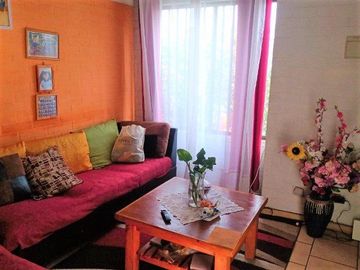 SE VENDE CASA: Casa de 2 pisos, 4 Poniente esquina Nueva San Martin, Villa Pehuen XI, Comuna de Maipú.