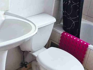 SE VENDE CASA: Casa de 2 pisos, 4 Poniente esquina Nueva San Martin, Villa Pehuen XI, Comuna de Maipú.