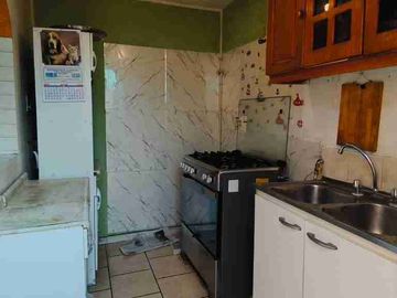 SE VENDE CASA: Casa de 2 pisos, 4 Poniente esquina Nueva San Martin, Villa Pehuen XI, Comuna de Maipú.