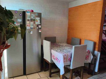 SE VENDE CASA: Casa de 2 pisos, 4 Poniente esquina Nueva San Martin, Villa Pehuen XI, Comuna de Maipú.
