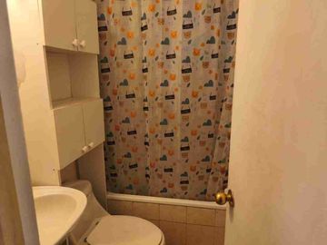SE VENDE CASA: Casa de 2 pisos, 4 Poniente esquina Nueva San Martin, Villa Pehuen XI, Comuna de Maipú.