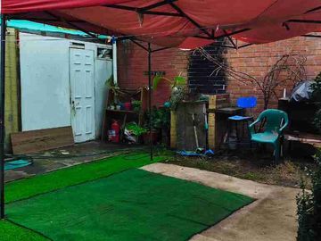 SE VENDE CASA: Casa de 2 pisos, 4 Poniente esquina Nueva San Martin, Villa Pehuen XI, Comuna de Maipú.