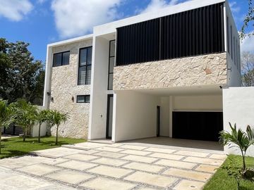 EN VENTA EXCLUSIVA RESIDENCIA CON ALBERCA PRIVADA EN PLAYA DEL CARMEN A 7 MINUTOS DE LA HERMOSA PLAYA XPU-HA