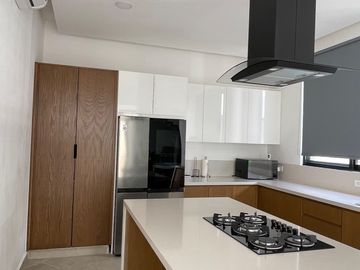 EN VENTA EXCLUSIVA RESIDENCIA CON ALBERCA PRIVADA EN PLAYA DEL CARMEN A 7 MINUTOS DE LA HERMOSA PLAYA XPU-HA