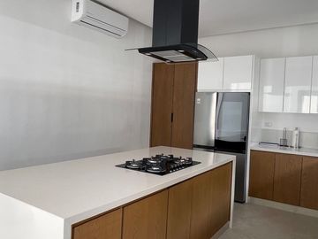 EN VENTA EXCLUSIVA RESIDENCIA CON ALBERCA PRIVADA EN PLAYA DEL CARMEN A 7 MINUTOS DE LA HERMOSA PLAYA XPU-HA
