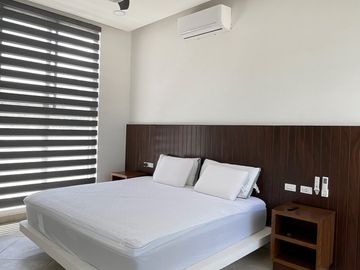 EN VENTA EXCLUSIVA RESIDENCIA CON ALBERCA PRIVADA EN PLAYA DEL CARMEN A 7 MINUTOS DE LA HERMOSA PLAYA XPU-HA