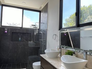 EN VENTA EXCLUSIVA RESIDENCIA CON ALBERCA PRIVADA EN PLAYA DEL CARMEN A 7 MINUTOS DE LA HERMOSA PLAYA XPU-HA