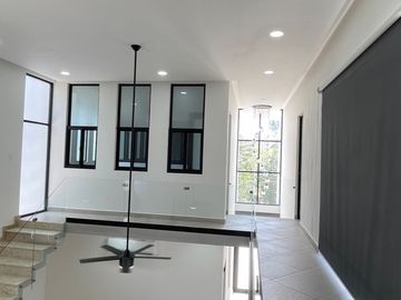 EN VENTA EXCLUSIVA RESIDENCIA CON ALBERCA PRIVADA EN PLAYA DEL CARMEN A 7 MINUTOS DE LA HERMOSA PLAYA XPU-HA