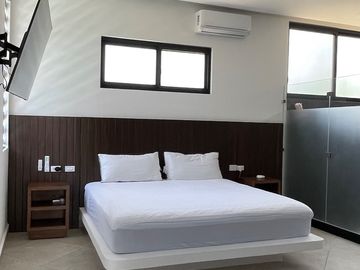 EN VENTA EXCLUSIVA RESIDENCIA CON ALBERCA PRIVADA EN PLAYA DEL CARMEN A 7 MINUTOS DE LA HERMOSA PLAYA XPU-HA