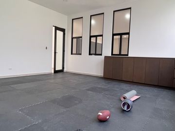 EN VENTA EXCLUSIVA RESIDENCIA CON ALBERCA PRIVADA EN PLAYA DEL CARMEN A 7 MINUTOS DE LA HERMOSA PLAYA XPU-HA