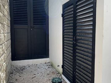 EN VENTA EXCLUSIVA RESIDENCIA CON ALBERCA PRIVADA EN PLAYA DEL CARMEN A 7 MINUTOS DE LA HERMOSA PLAYA XPU-HA