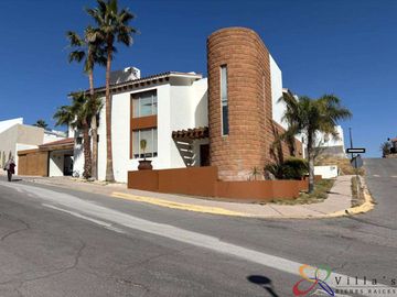 RINCON DE LAS LOMAS II, CASA ESTILO MEXICANA CON ALBERCA EN ESQUINA Y FRENTE A PARQUE
