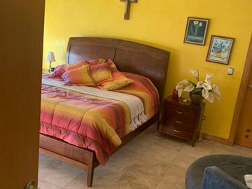 RINCON DE LAS LOMAS II, CASA ESTILO MEXICANA CON ALBERCA EN ESQUINA Y FRENTE A PARQUE