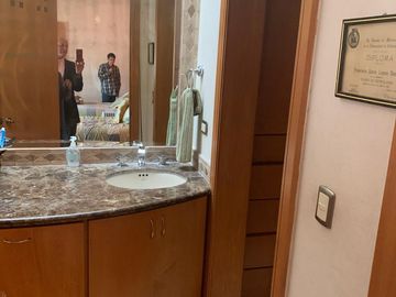 RINCON DE LAS LOMAS II, CASA ESTILO MEXICANA CON ALBERCA EN ESQUINA Y FRENTE A PARQUE