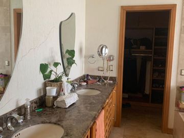 RINCON DE LAS LOMAS II, CASA ESTILO MEXICANA CON ALBERCA EN ESQUINA Y FRENTE A PARQUE