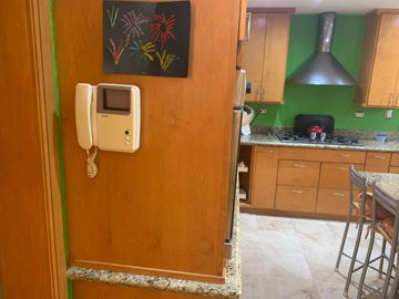 RINCON DE LAS LOMAS II, CASA ESTILO MEXICANA CON ALBERCA EN ESQUINA Y FRENTE A PARQUE