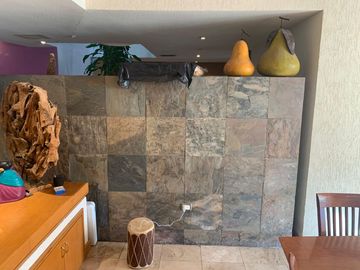 RINCON DE LAS LOMAS II, CASA ESTILO MEXICANA CON ALBERCA EN ESQUINA Y FRENTE A PARQUE
