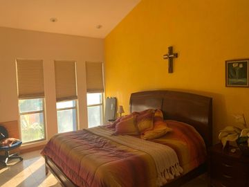 RINCON DE LAS LOMAS II, CASA ESTILO MEXICANA CON ALBERCA EN ESQUINA Y FRENTE A PARQUE