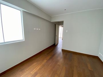 Duplex Con 2 Estacionamientos Al Costado De La Huaca Pucllana En Miraflores