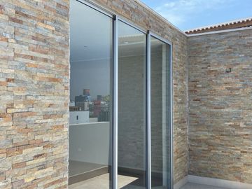 Duplex Con 2 Estacionamientos Al Costado De La Huaca Pucllana En Miraflores