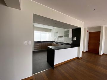 Duplex Con 2 Estacionamientos Al Costado De La Huaca Pucllana En Miraflores
